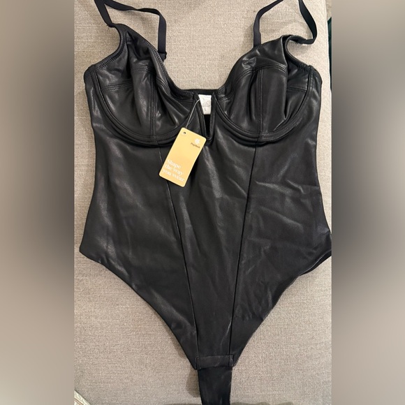 Shapewear Faux Leather
Plunging V Sculpting Corset
Bodysuit. NWT - Picture 3 of 9